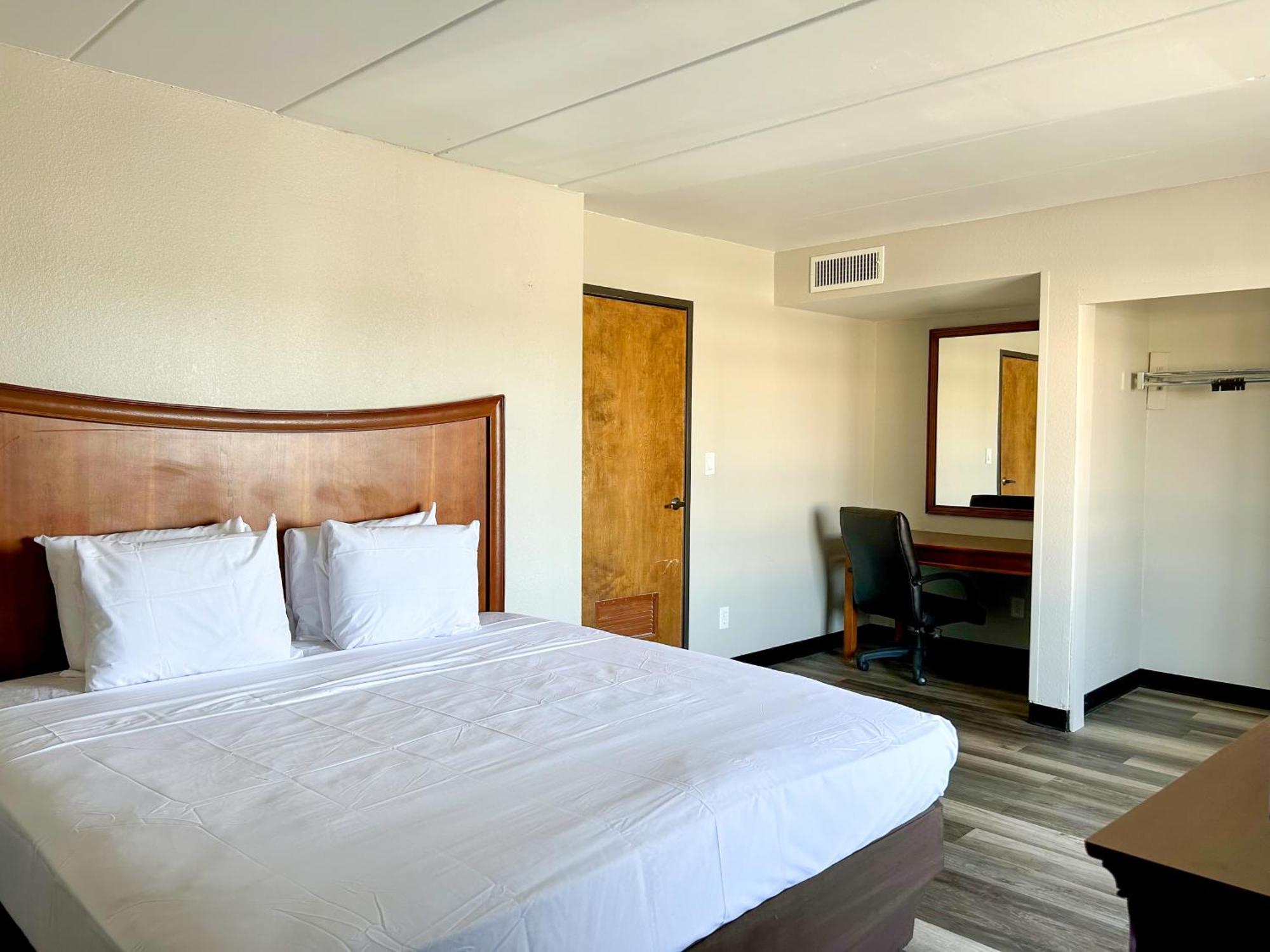 Tulsa Square Hotel Central, I-44 By Oyo Exterior photo