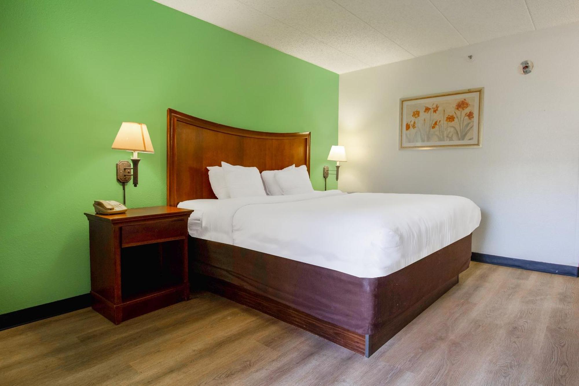 Tulsa Square Hotel Central, I-44 By Oyo Exterior photo