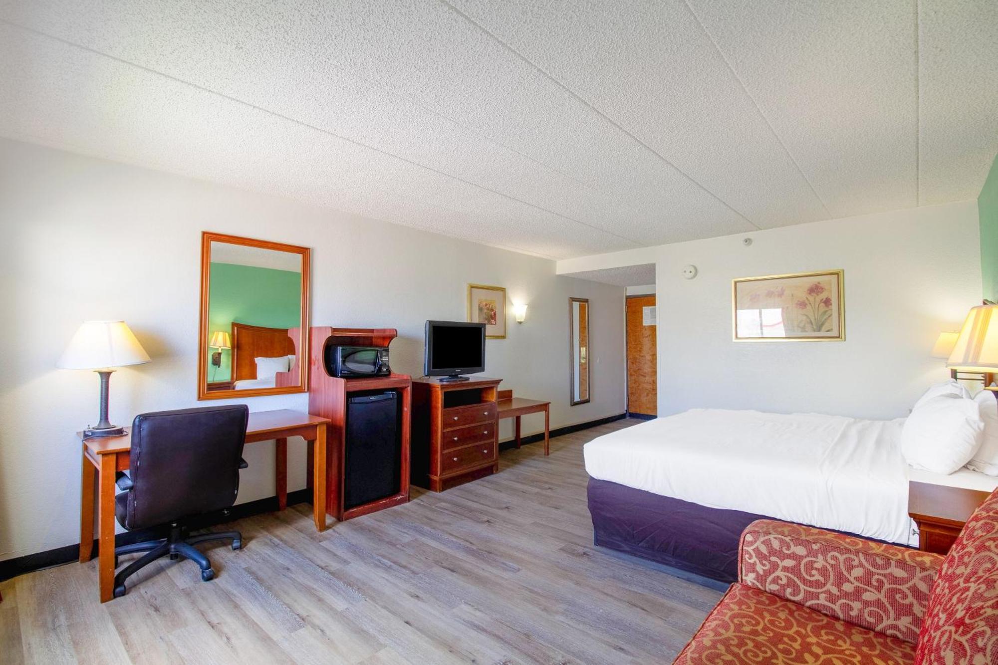 Tulsa Square Hotel Central, I-44 By Oyo Exterior photo